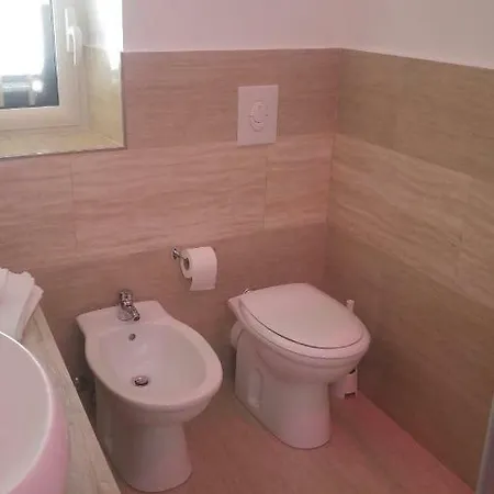 Apartment B&t House *